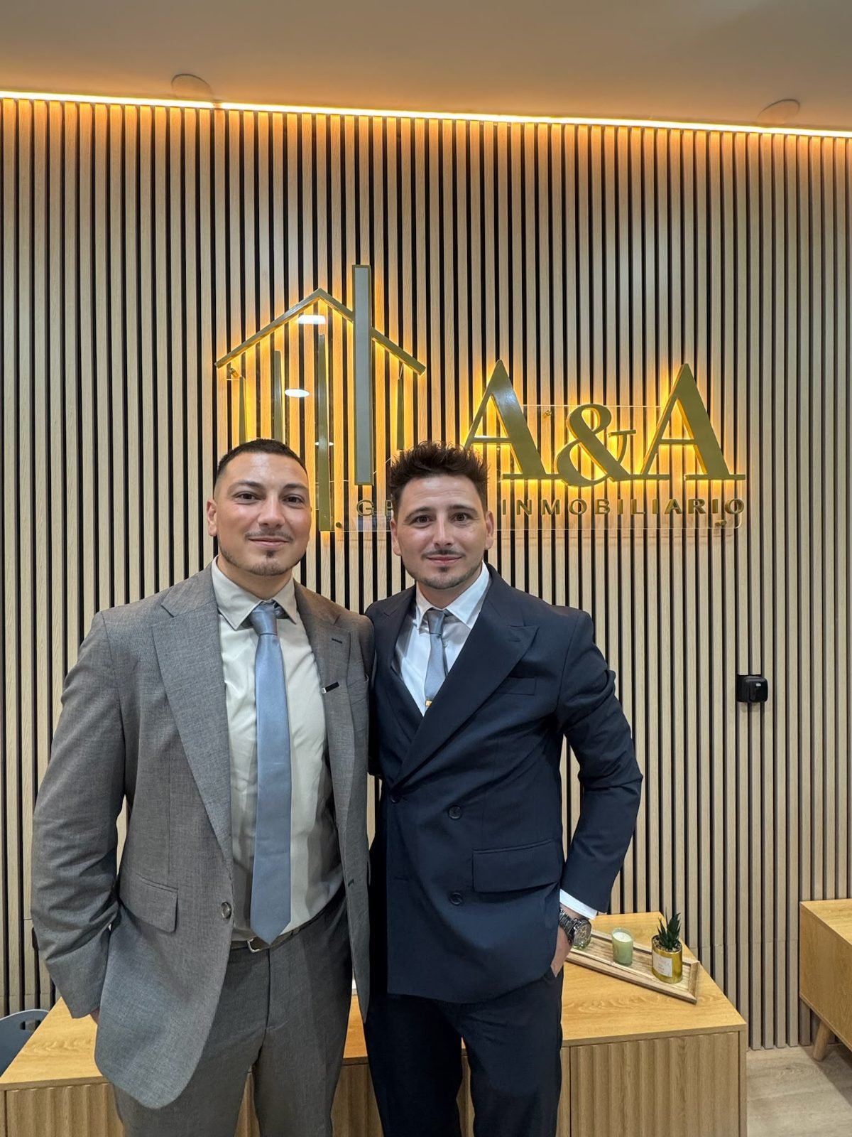 Adrián y Alex, fundadores de A&A Grupo Inmobiliario